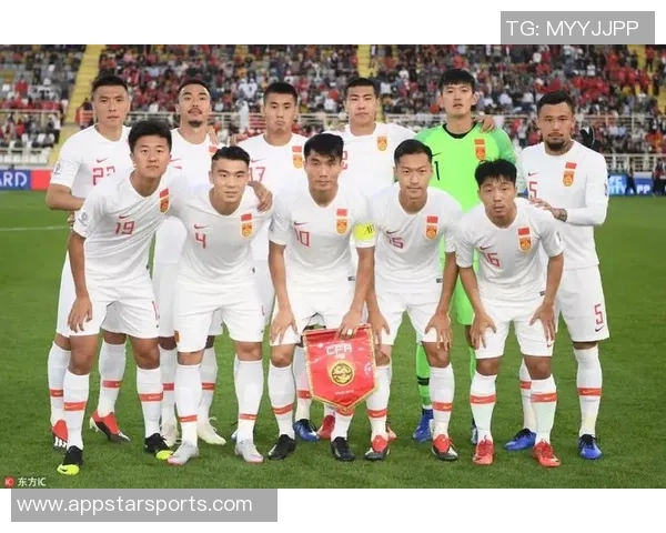 中国足球队球星风采展示：领军人物与未来之星齐聚一堂