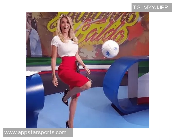 足球巨星爱女引热议 聚焦曼妙身材与气质完美结合 足球巨星爱女引热议 聚焦曼妙身材与气质完美结合